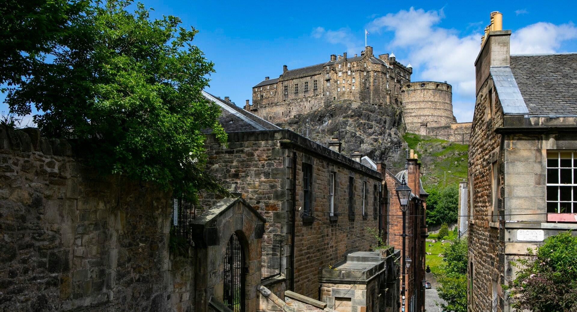 Exploring Edinburgh's Historic Outmoded Town