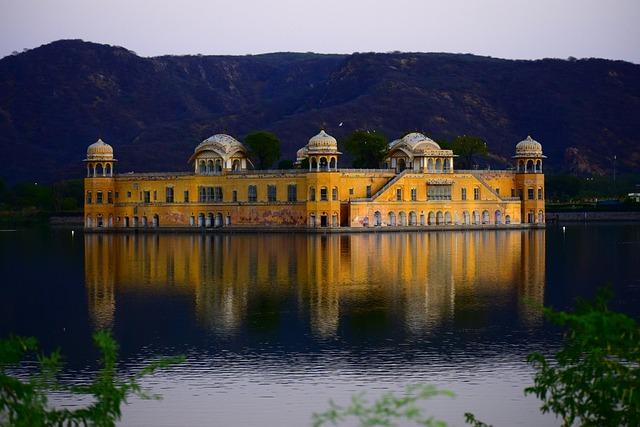 Immerse Yourself within the Exciting Markets of Jaipur