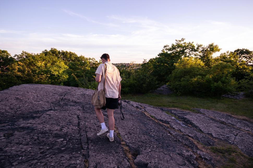 - Exploring Hidden Caves and Grottoes: Ha Prolonged Bay's Hidden Gemstones