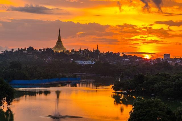 Navigating the Bustling Markets⁣ of ‍Yangon