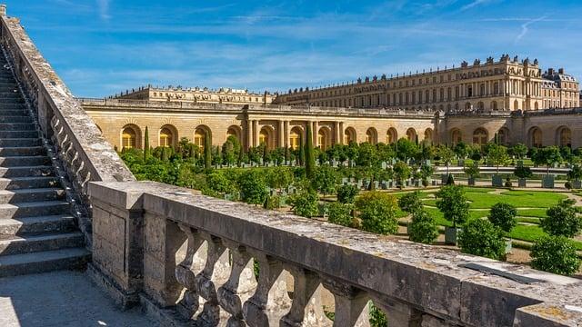 Explore the Iconic Landmarks of Paris